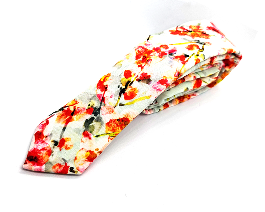 Corbata Flores con fondo azul claro