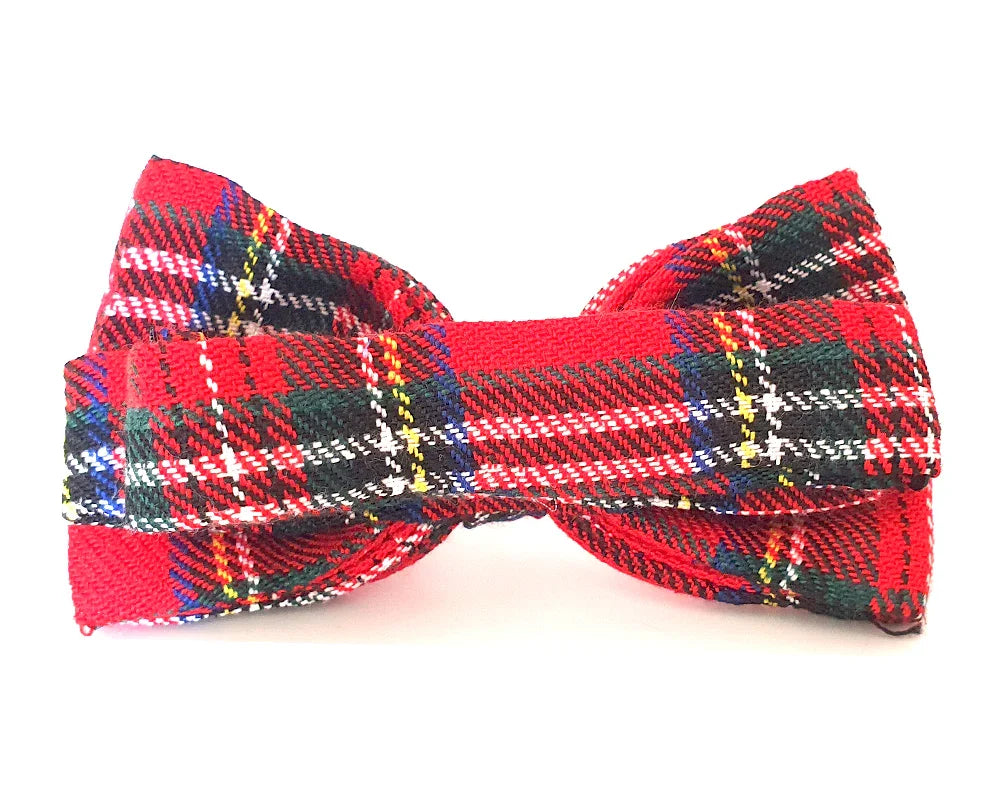 Pajarita de tela con diseño de cuadros rojos y verdes estilo tartán, diseño original y hecho a mano