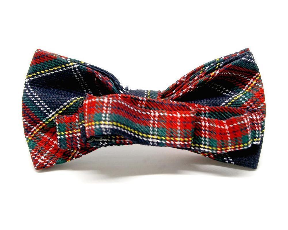 Pajarita de tela con diseño clásico de cuadros escoceses en colores rojo, verde y azul, hecha a mano