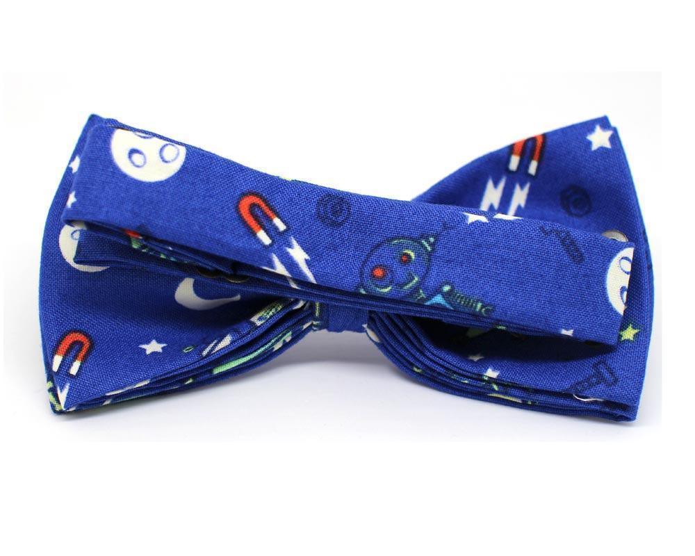 Pajarita azul con diseño de robots, lunas, estrellas y imanes, original y divertido