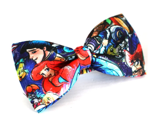 Pajarita colorida con diseño original de personajes animados estilo caricatura, hecha a mano en España