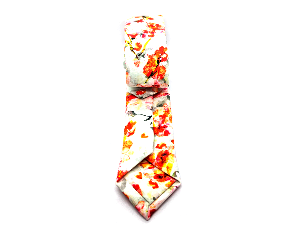 Corbata Flores con fondo azul claro
