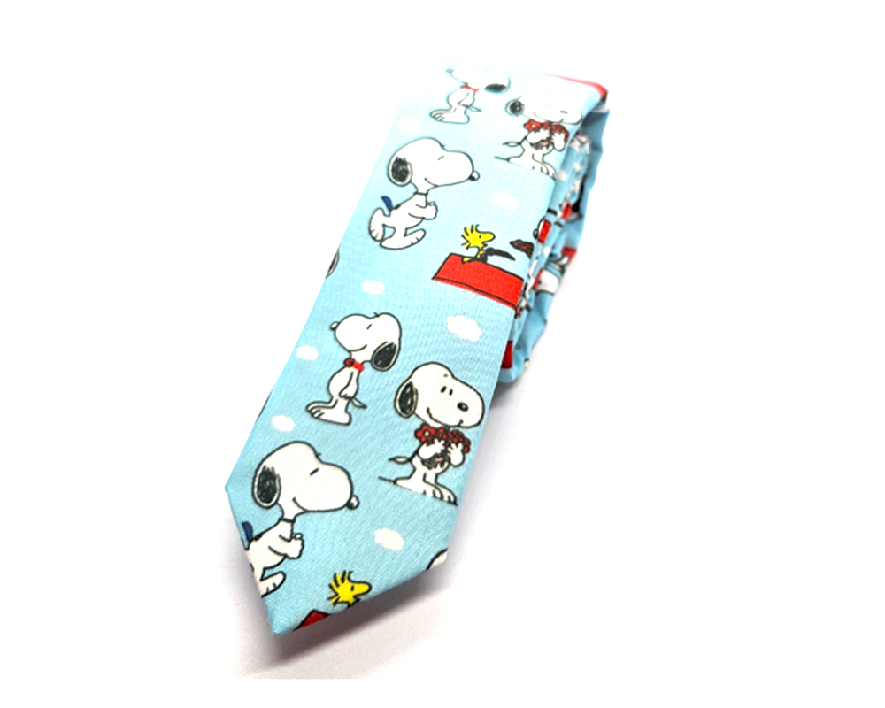 Corbata Snoopy fondo azul claro