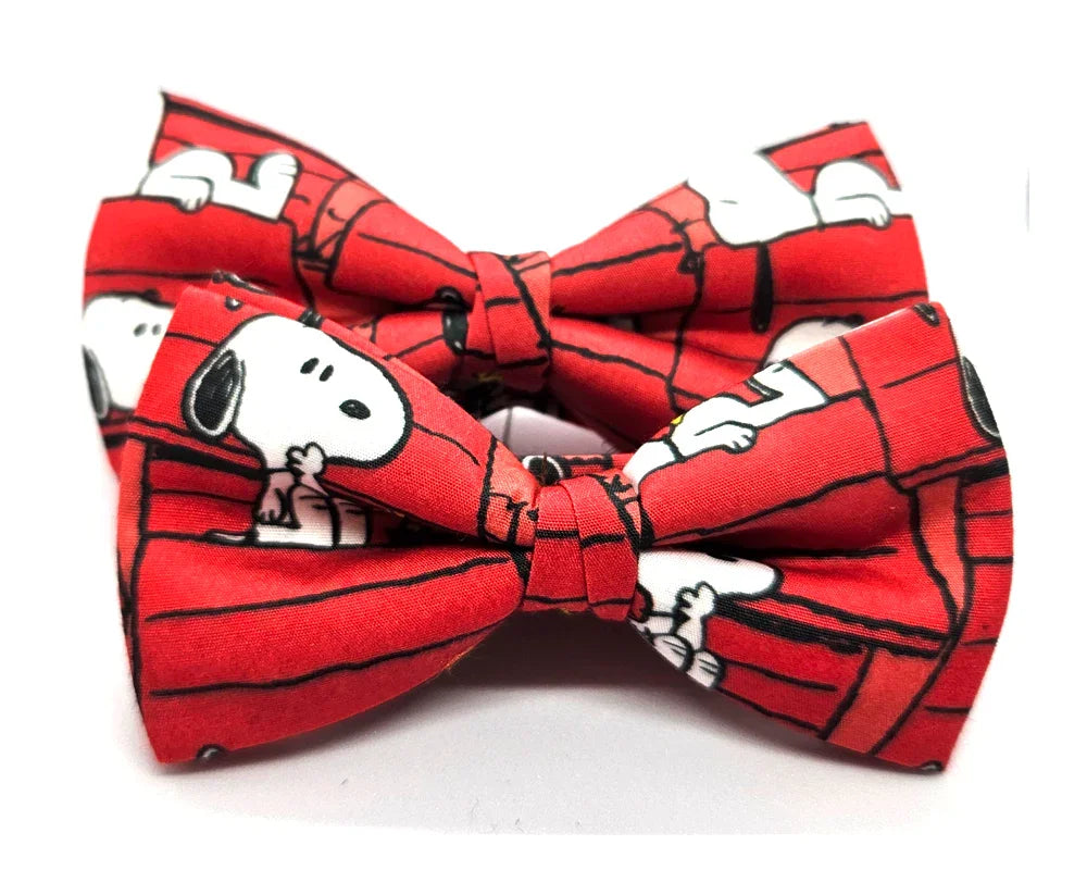 Pajarita Snoopy fondo rojo