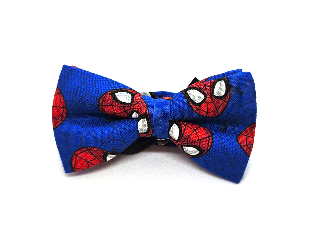 Pajarita Spiderman fondo azul