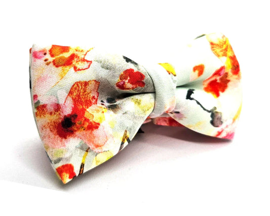 Pajarita Flores con fondo azul claro